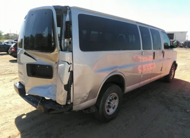 Photo 3 VIN: 1GAZGNFG6K1332938 - CHEVROLET EXPRESS PASSENGER 