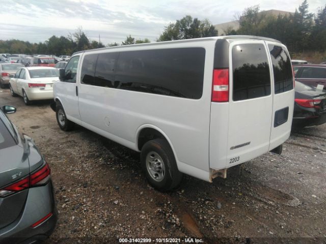 Photo 2 VIN: 1GAZGNFG7J1190209 - CHEVROLET EXPRESS PASSENGER 