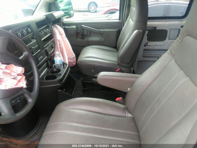 Photo 4 VIN: 1GAZGNFG7J1190209 - CHEVROLET EXPRESS PASSENGER 