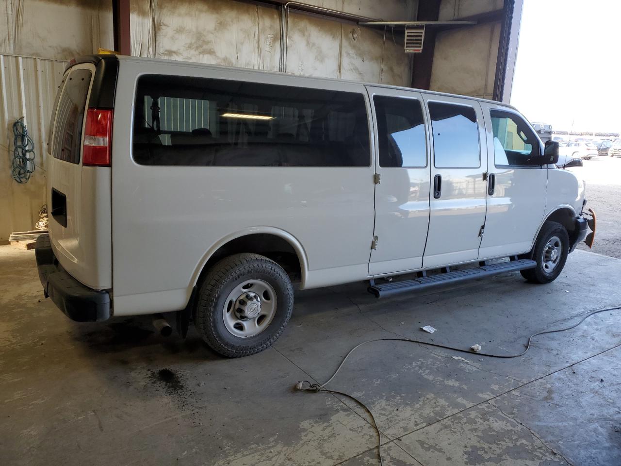 Photo 2 VIN: 1GAZGNFGXK1326236 - CHEVROLET EXPRESS 