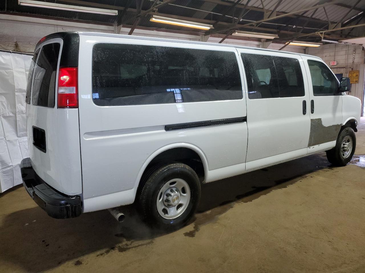 Photo 2 VIN: 1GAZGNFP0P1175253 - CHEVROLET EXPRESS 