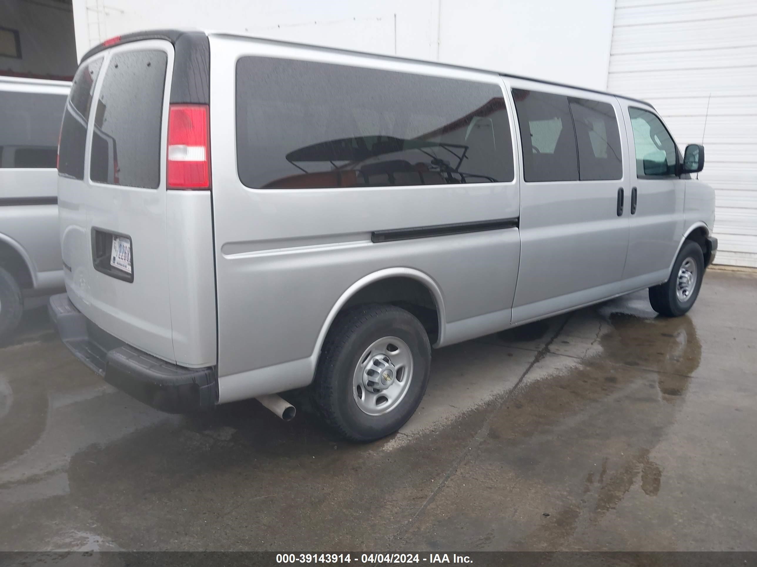 Photo 3 VIN: 1GAZGNFP2P1117161 - CHEVROLET EXPRESS 