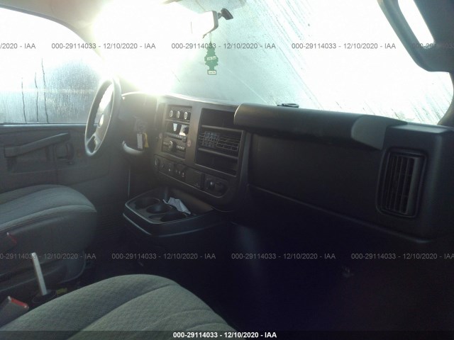 Photo 4 VIN: 1GAZGPFG0H1204022 - CHEVROLET EXPRESS PASSENGER 