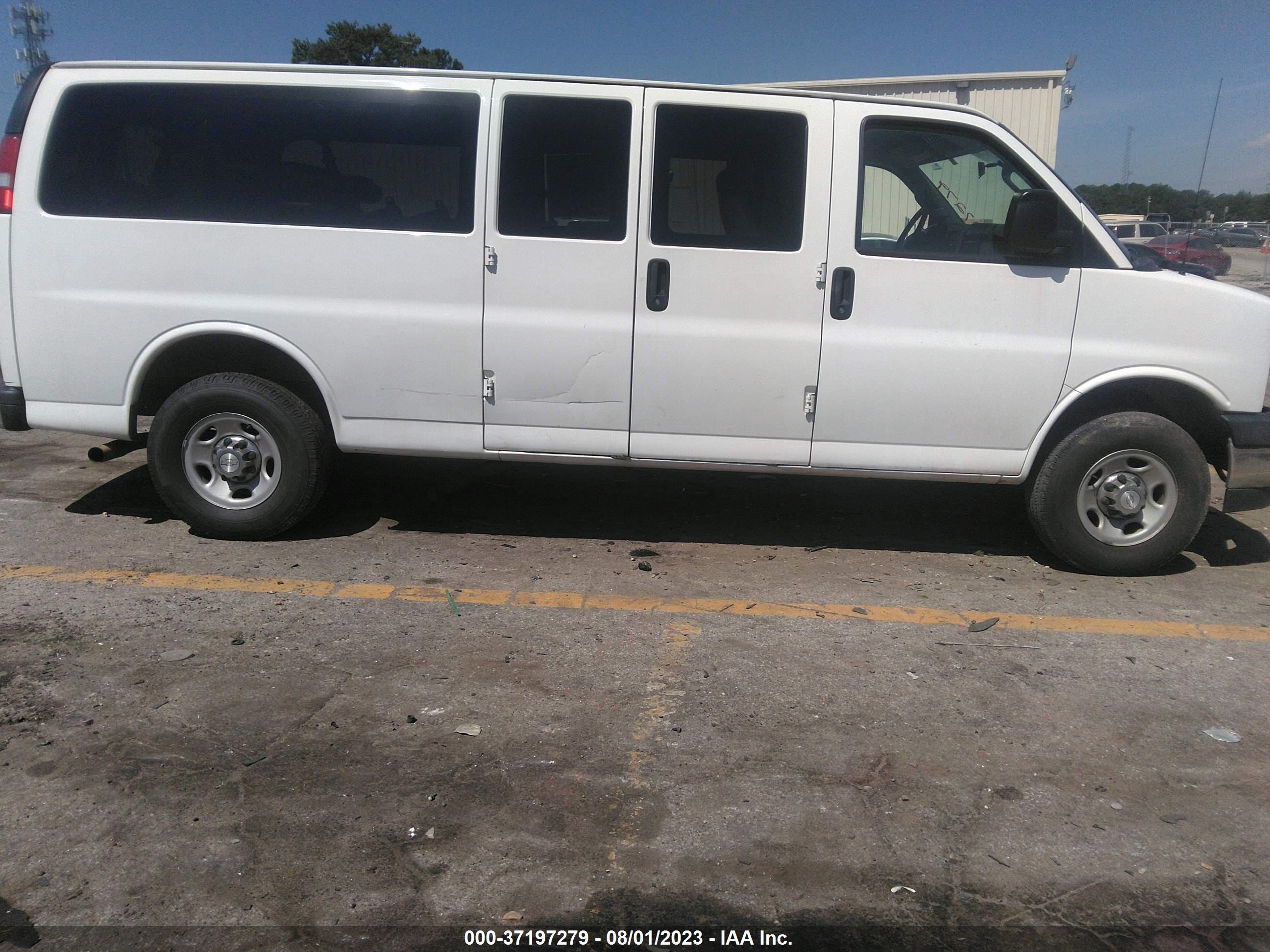 Photo 11 VIN: 1GAZGPFG0H1239949 - CHEVROLET EXPRESS 