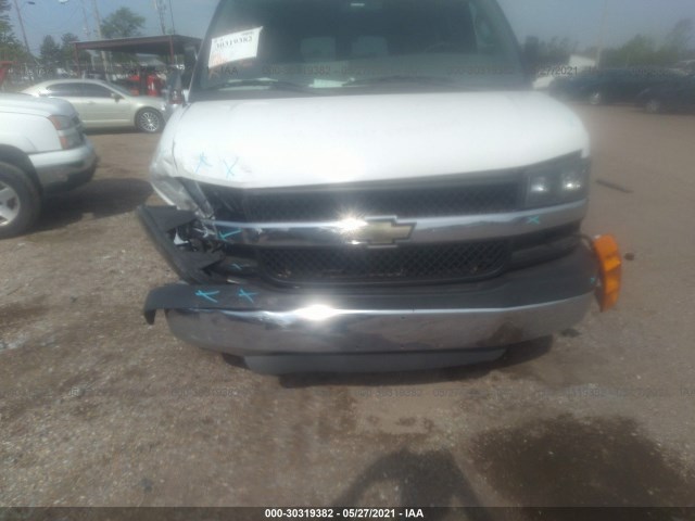 Photo 5 VIN: 1GAZGPFG2G1218311 - CHEVROLET EXPRESS PASSENGER 