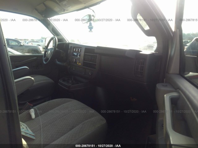 Photo 4 VIN: 1GAZGPFG2J1209714 - CHEVROLET EXPRESS PASSENGER 