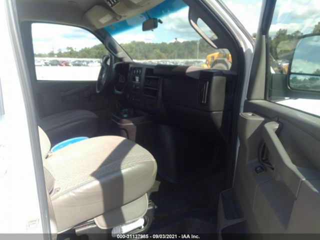 Photo 4 VIN: 1GAZGPFG2J1257553 - CHEVROLET EXPRESS PASSENGER 