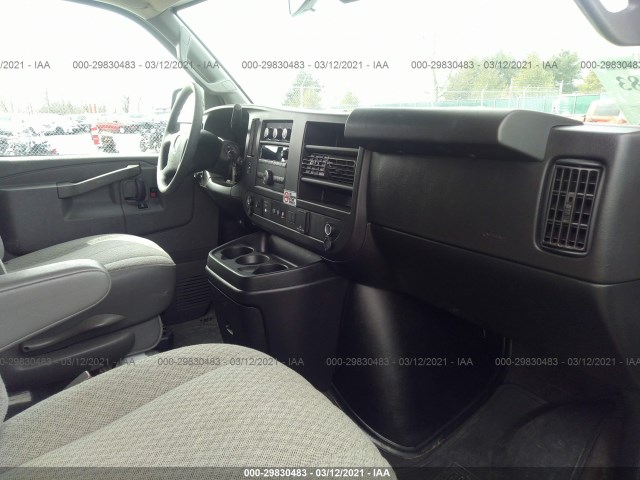 Photo 4 VIN: 1GAZGPFG2K1281062 - CHEVROLET EXPRESS PASSENGER 