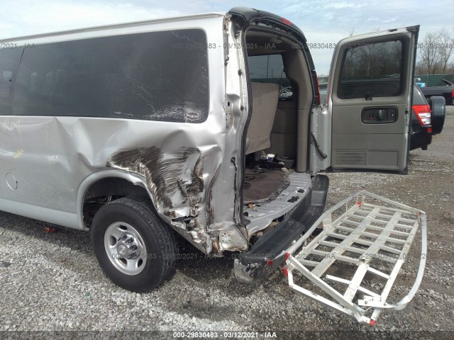 Photo 5 VIN: 1GAZGPFG2K1281062 - CHEVROLET EXPRESS PASSENGER 