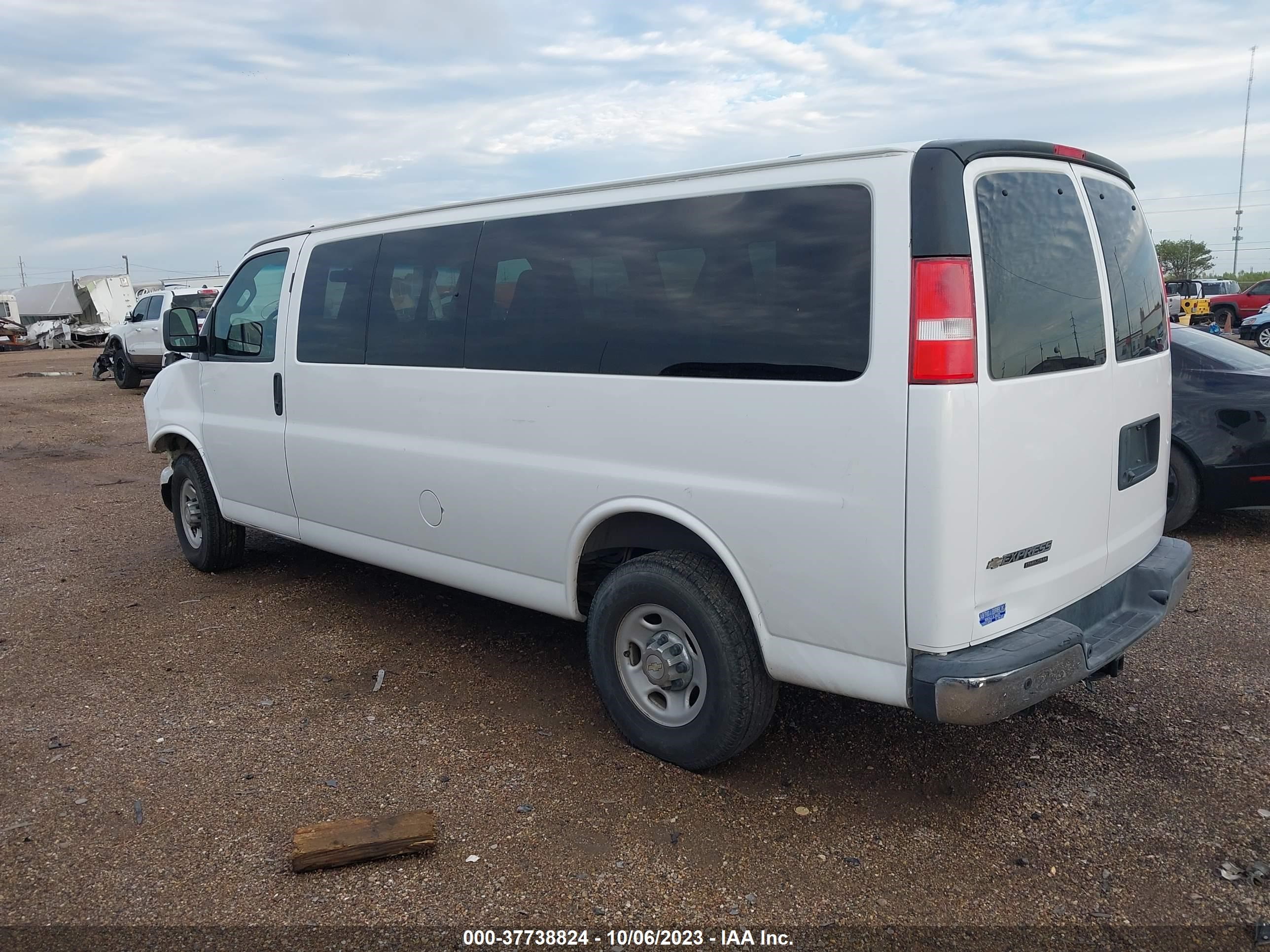 Photo 2 VIN: 1GAZGPFG3G1235005 - CHEVROLET EXPRESS 