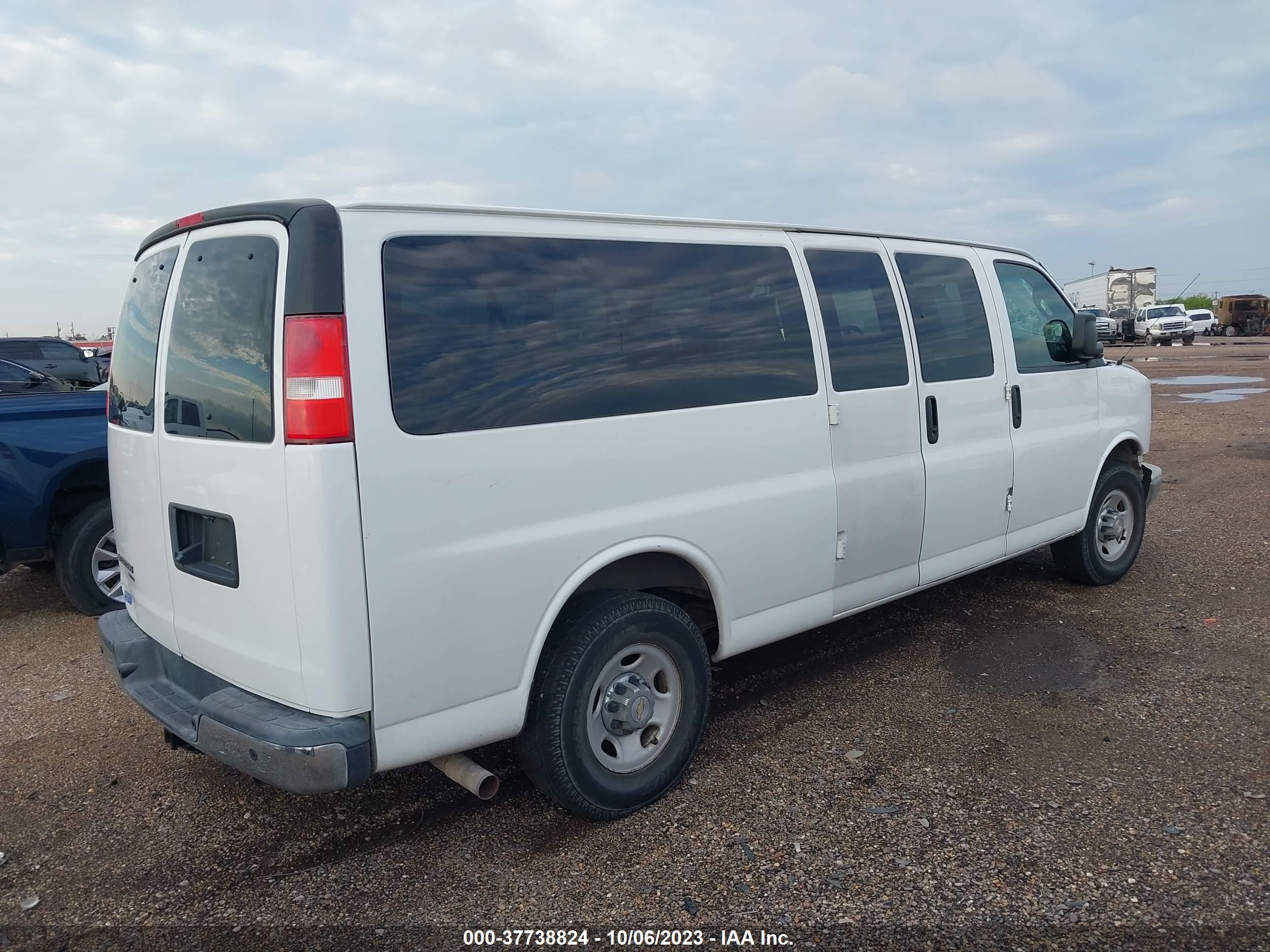 Photo 3 VIN: 1GAZGPFG3G1235005 - CHEVROLET EXPRESS 