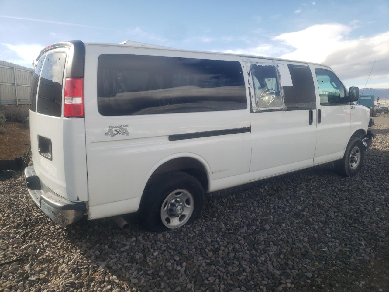 Photo 2 VIN: 1GAZGPFG4H1156606 - CHEVROLET EXPRESS 