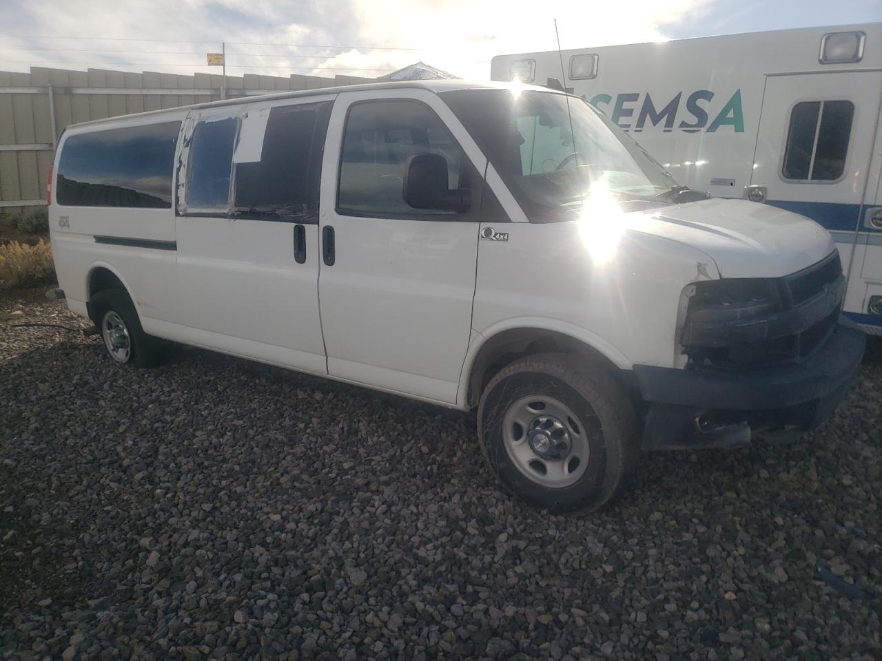 Photo 3 VIN: 1GAZGPFG4H1156606 - CHEVROLET EXPRESS 