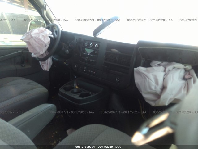 Photo 4 VIN: 1GAZGPFG4J1308101 - CHEVROLET EXPRESS PASSENGER 