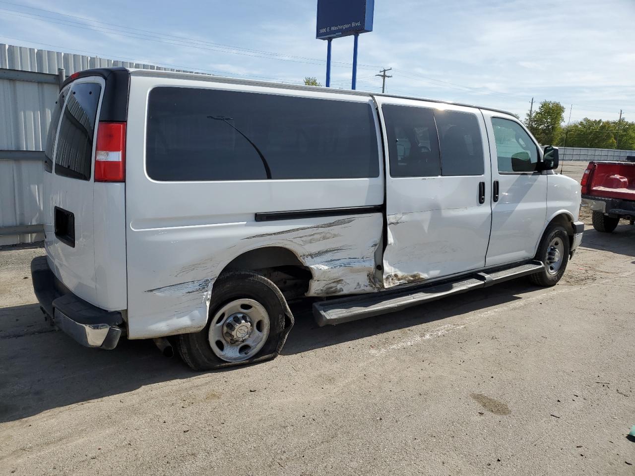 Photo 2 VIN: 1GAZGPFG4K1145807 - CHEVROLET EXPRESS 