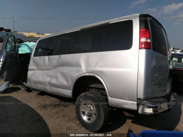 Photo 2 VIN: 1GAZGPFG4K1181805 - CHEVROLET EXPRESS PASSENGER 