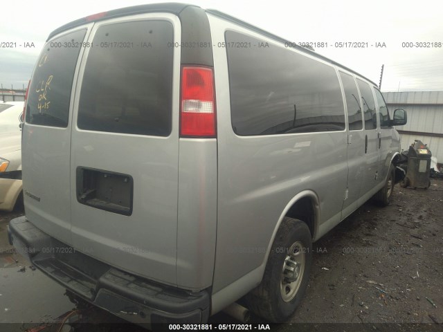 Photo 3 VIN: 1GAZGPFG5J1231495 - CHEVROLET EXPRESS PASSENGER 