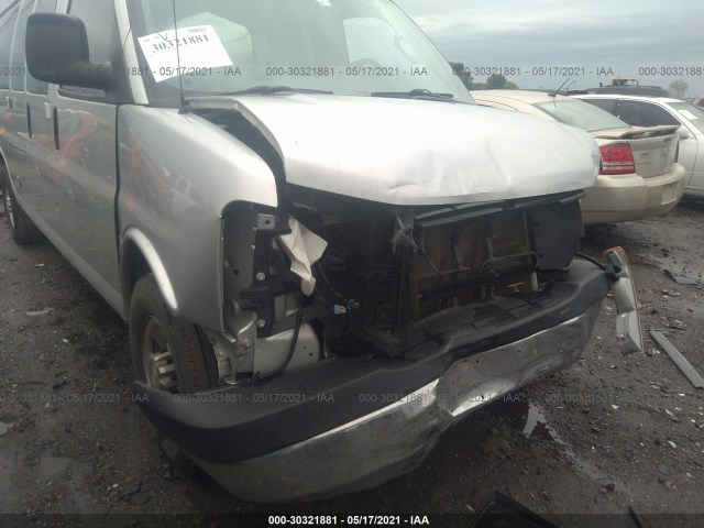 Photo 5 VIN: 1GAZGPFG5J1231495 - CHEVROLET EXPRESS PASSENGER 