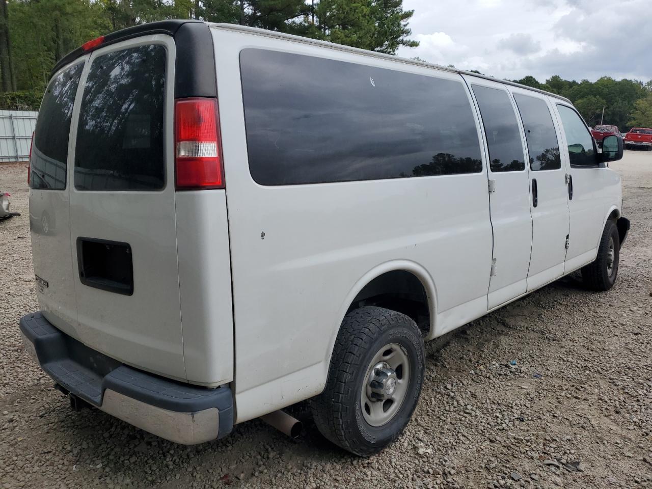 Photo 2 VIN: 1GAZGPFG6H1231077 - CHEVROLET EXPRESS 