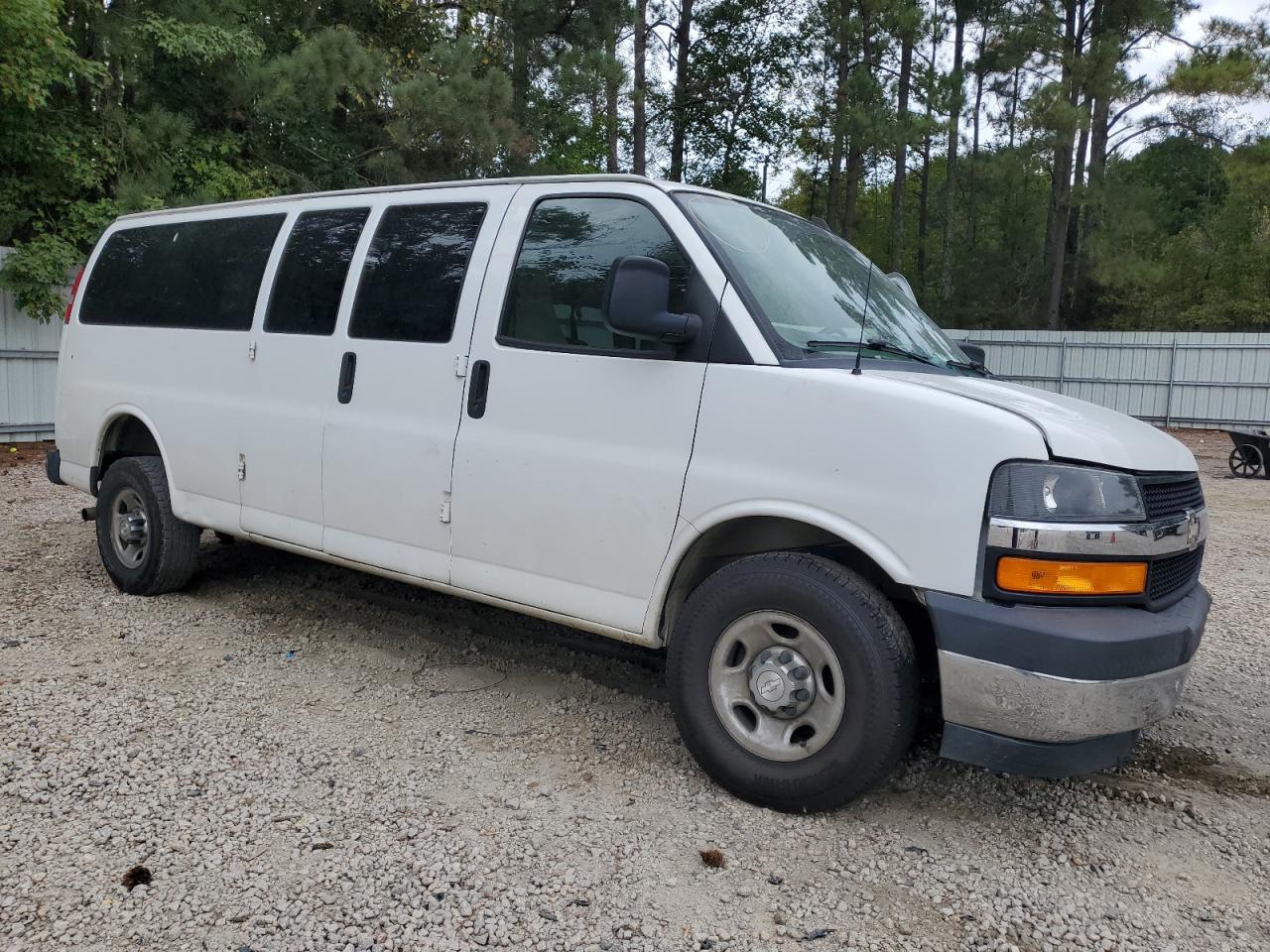 Photo 3 VIN: 1GAZGPFG6H1231077 - CHEVROLET EXPRESS 