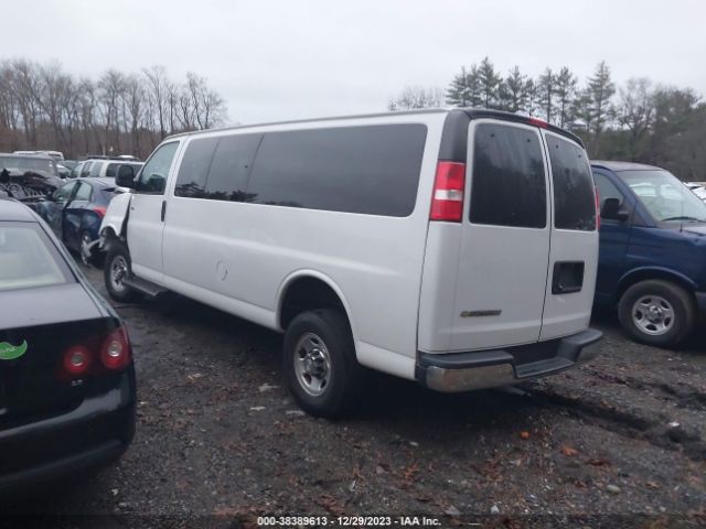 Photo 2 VIN: 1GAZGPFG8L1123777 - CHEVROLET EXPRESS PASSENGER 