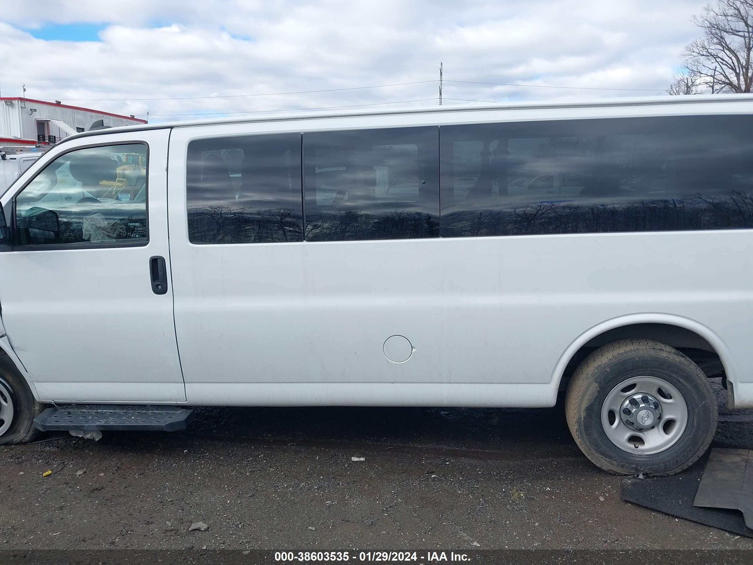 Photo 13 VIN: 1GAZGPFG9H1108664 - CHEVROLET EXPRESS 