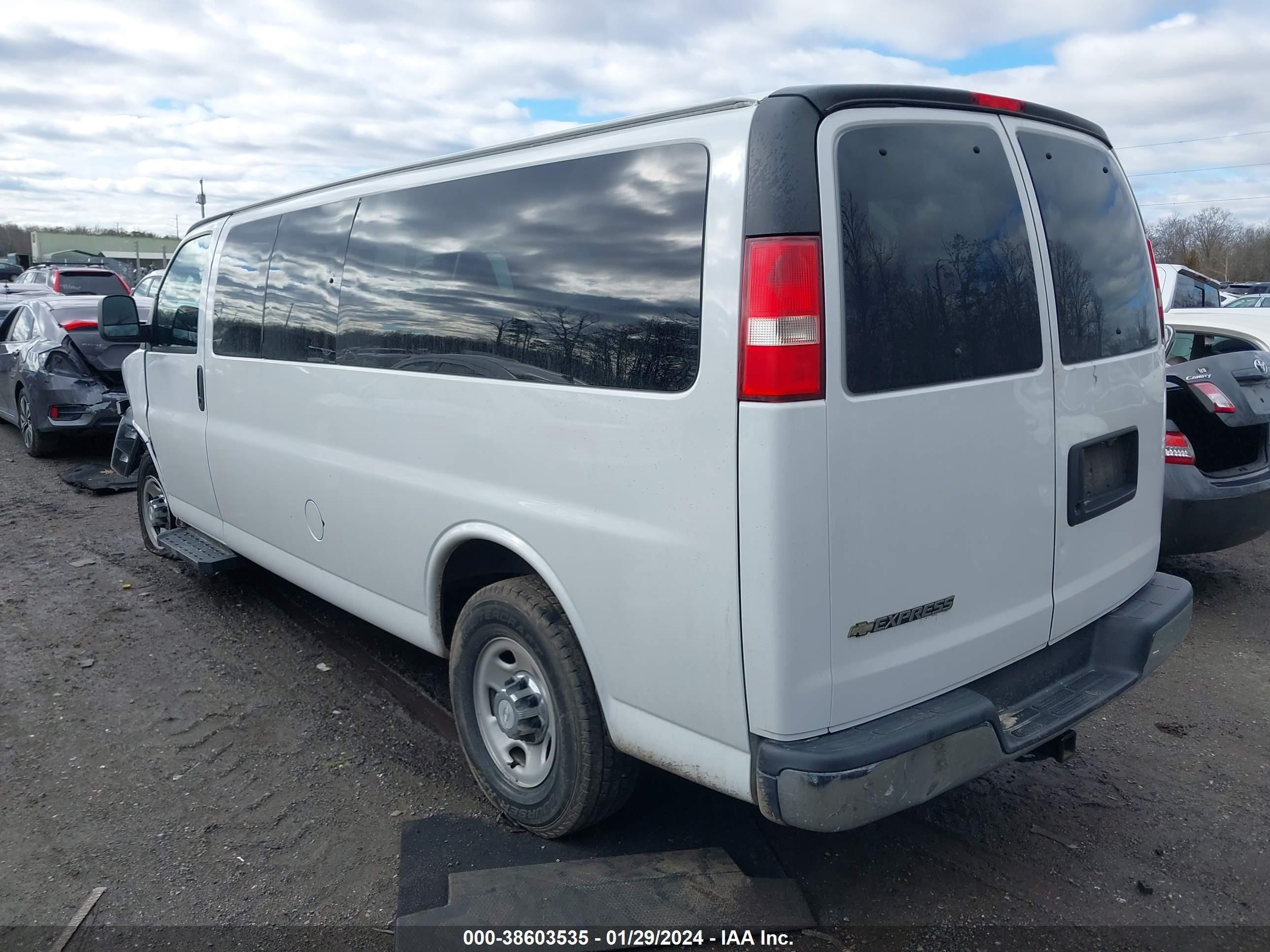 Photo 2 VIN: 1GAZGPFG9H1108664 - CHEVROLET EXPRESS 