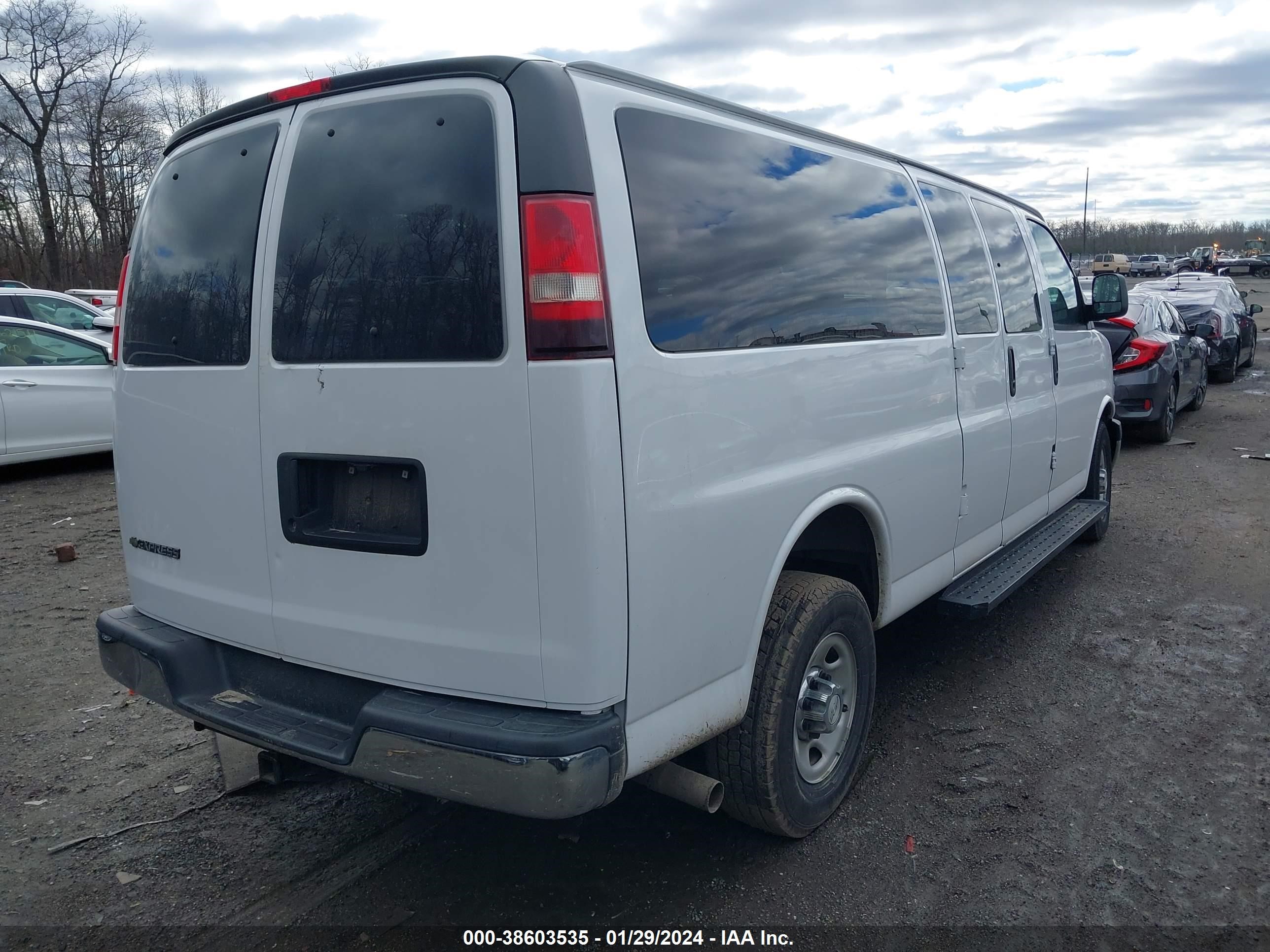 Photo 3 VIN: 1GAZGPFG9H1108664 - CHEVROLET EXPRESS 