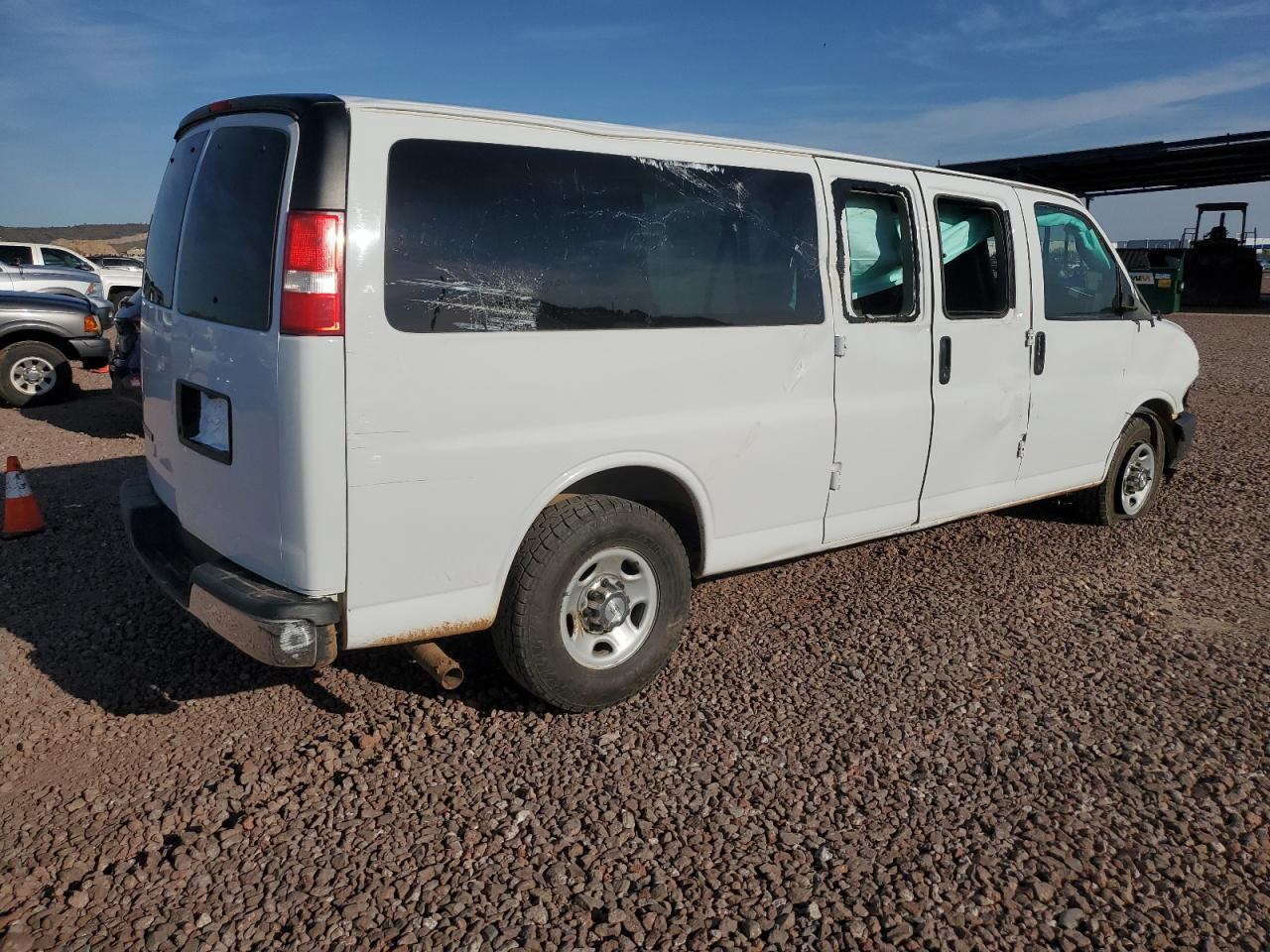 Photo 2 VIN: 1GAZGPFG9H1175152 - CHEVROLET EXPRESS 