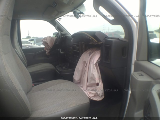 Photo 4 VIN: 1GAZGPFG9J1217700 - CHEVROLET EXPRESS PASSENGER 