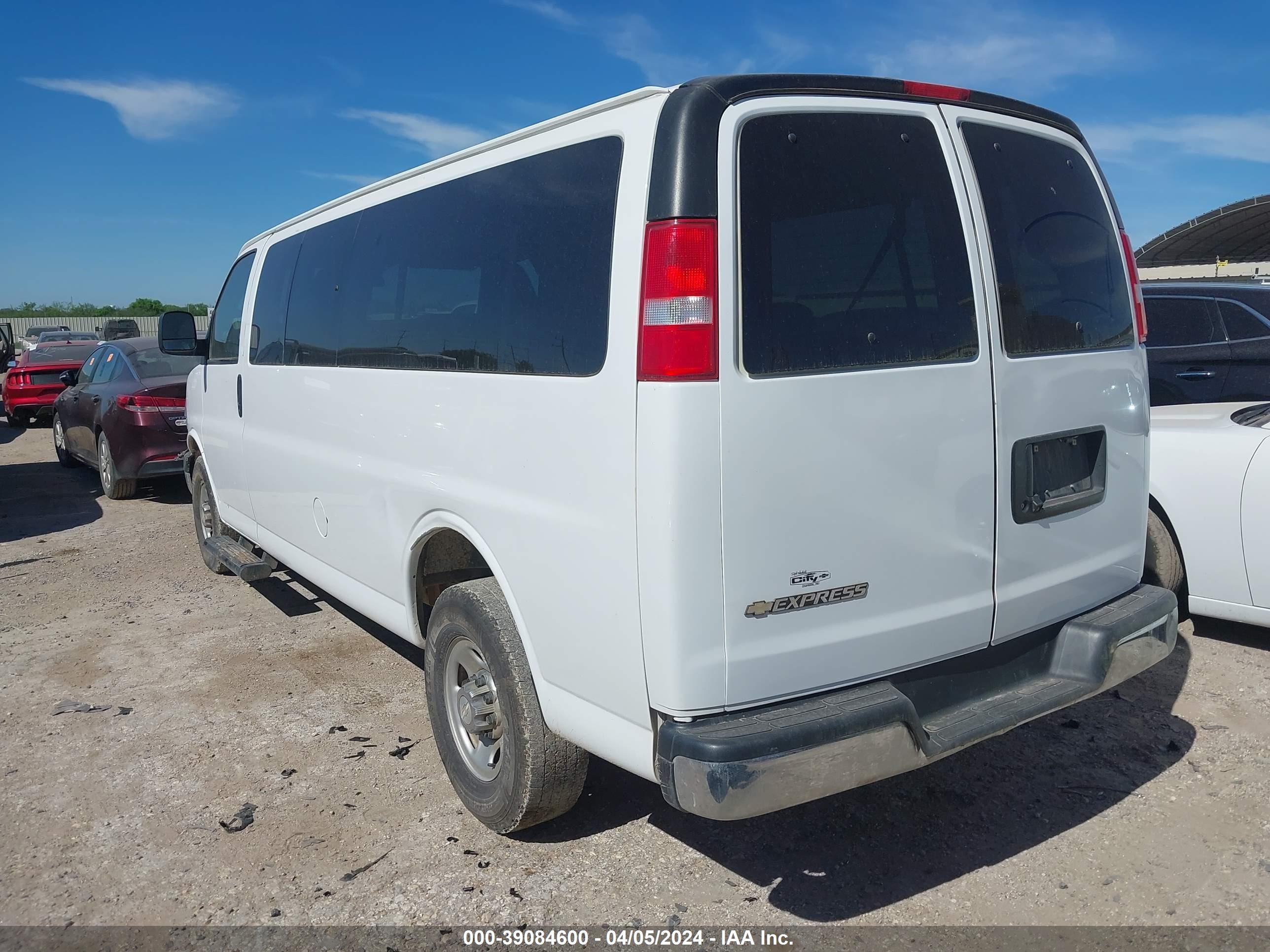 Photo 2 VIN: 1GAZGPFGXL1205557 - CHEVROLET EXPRESS 