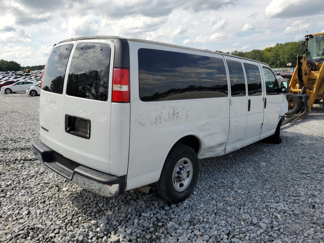 Photo 2 VIN: 1GAZGPFP6J1233644 - CHEVROLET EXPRESS 