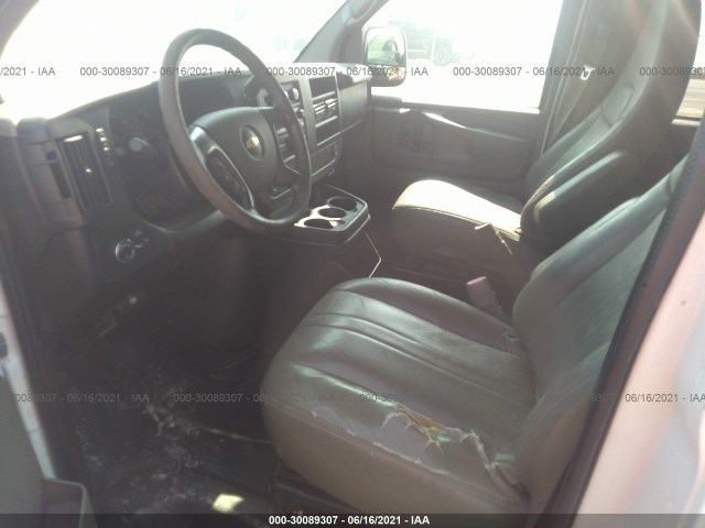 Photo 4 VIN: 1GAZGZFG4C1156738 - CHEVROLET EXPRESS PASSENGER 