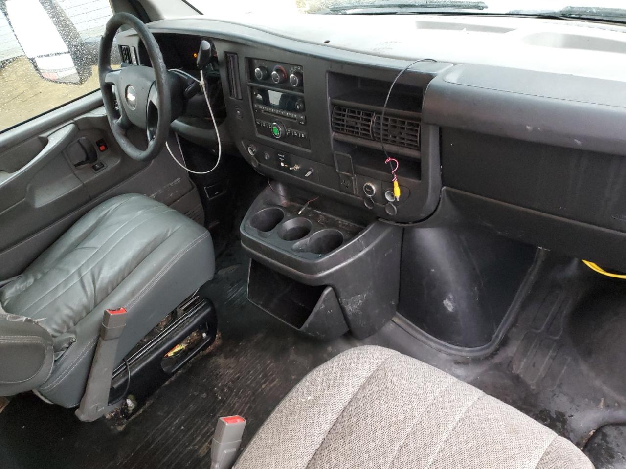 Photo 7 VIN: 1GB0G2CF7F1242735 - CHEVROLET EXPRESS 