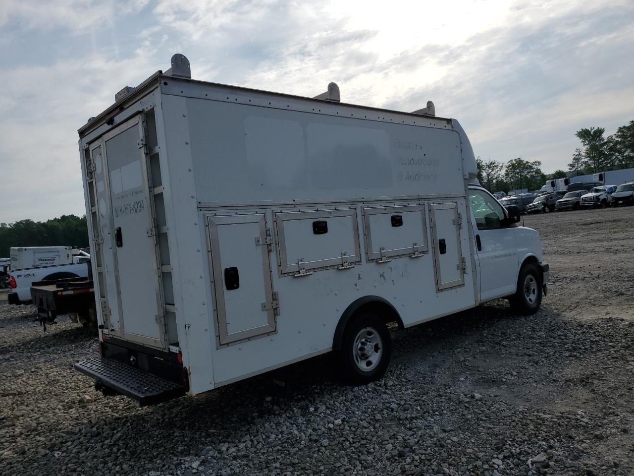 Photo 2 VIN: 1GB0GRFG9J1252074 - CHEVROLET EXPRESS 