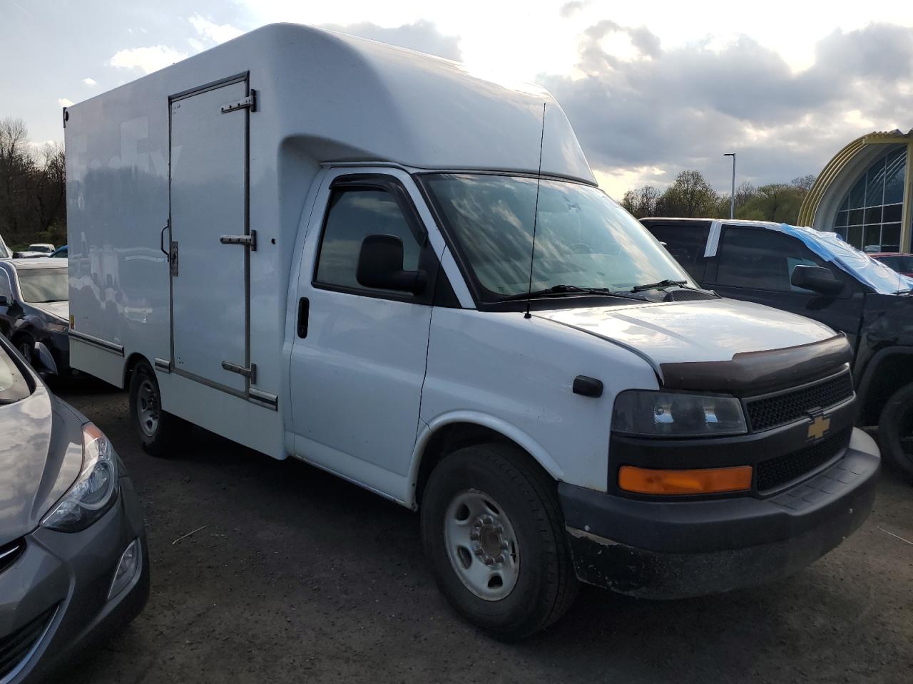 Photo 3 VIN: 1GB0GRFG9J1275645 - CHEVROLET EXPRESS 