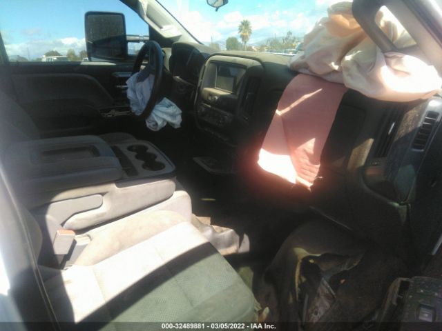 Photo 4 VIN: 1GB2CUEG2JZ342998 - CHEVROLET SILVERADO 2500HD 