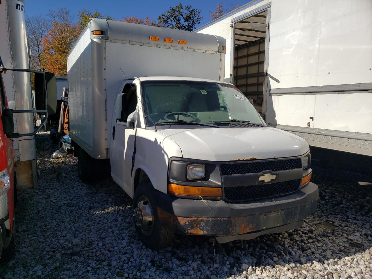 Photo 3 VIN: 1GB3G2BA4A1138909 - CHEVROLET EXPRESS 