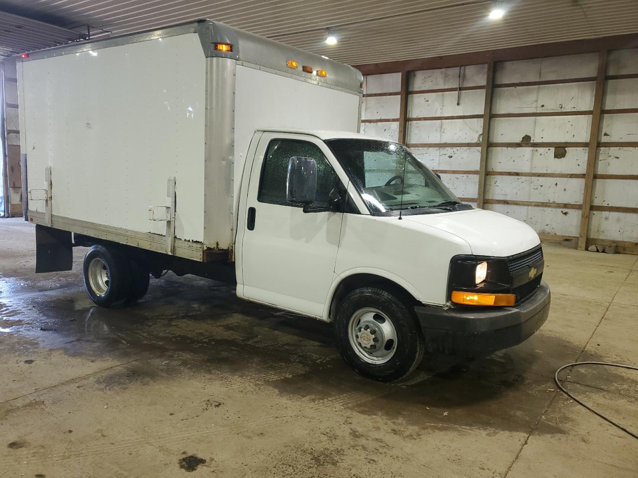 Photo 3 VIN: 1GB3G2BA7A1139066 - CHEVROLET EXPRESS 