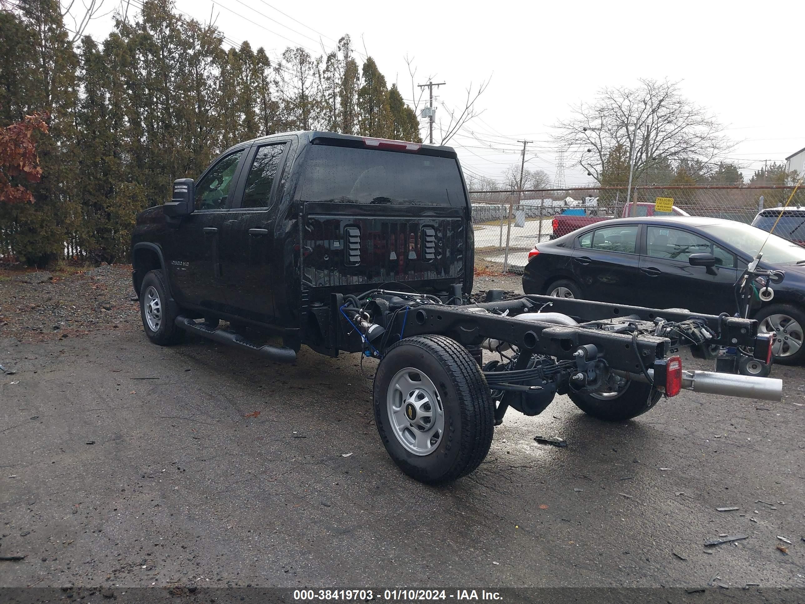 Photo 2 VIN: 1GB5YLEY9LF324830 - CHEVROLET SILVERADO 