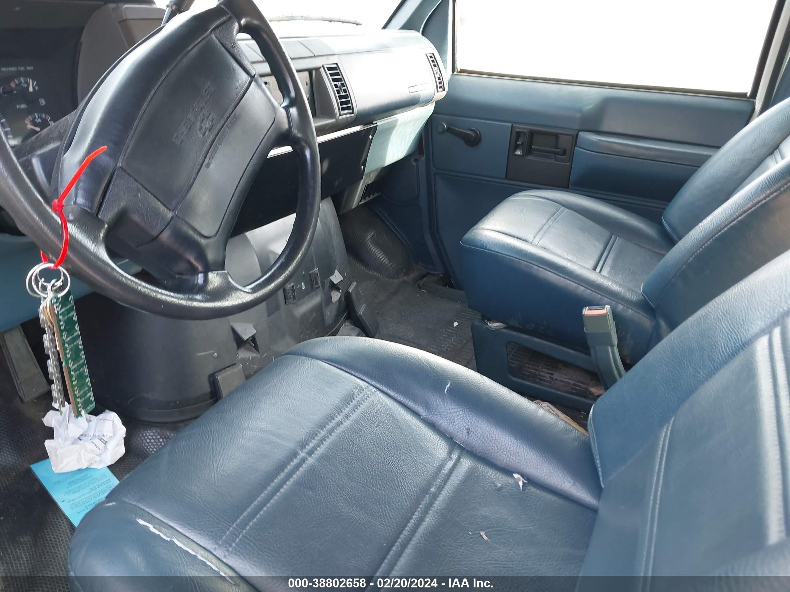 Photo 4 VIN: 1GBDL19W6SB183857 - CHEVROLET ASTRO 