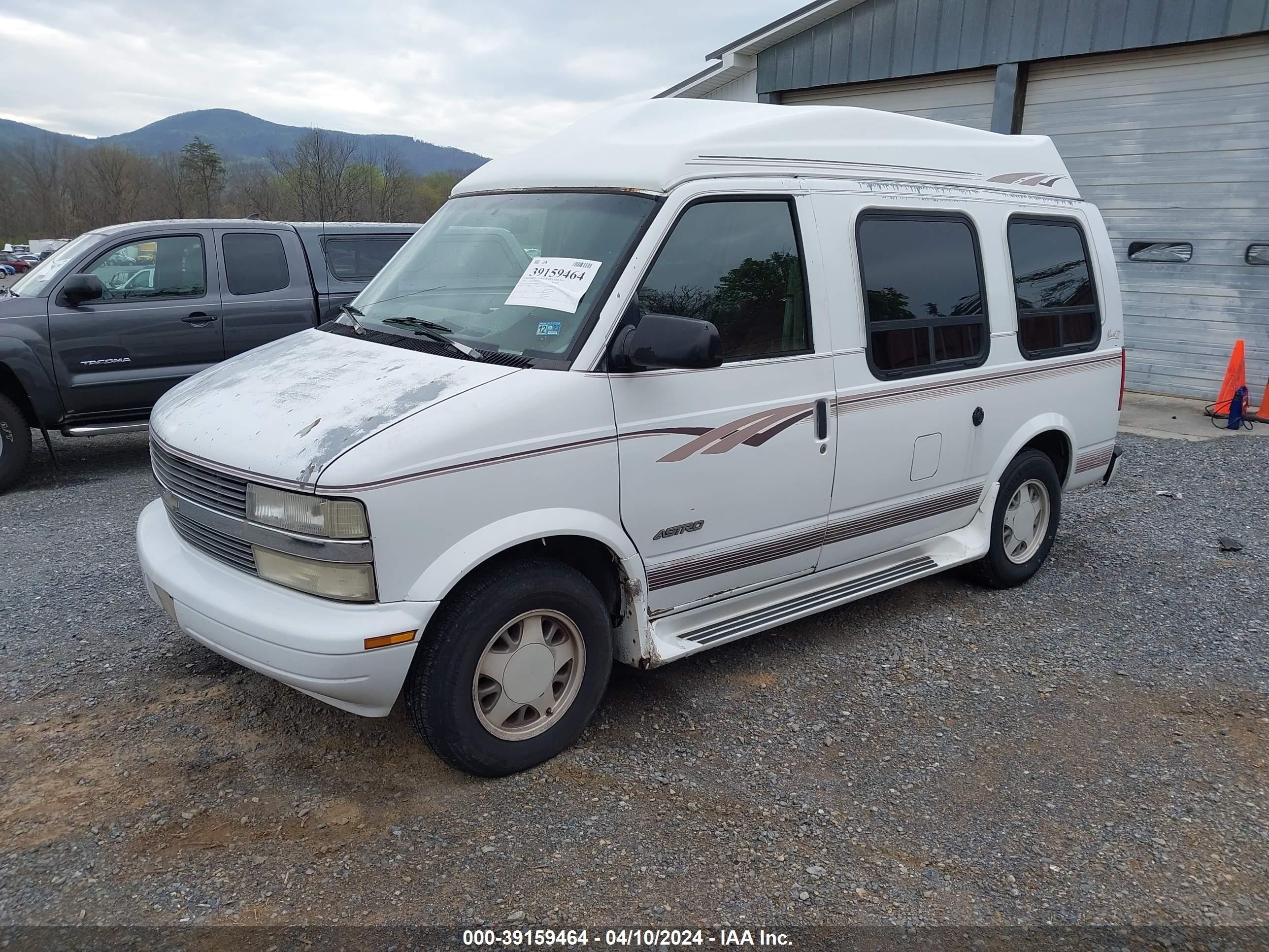 Photo 1 VIN: 1GBDM19W4SB148229 - CHEVROLET ASTRO 