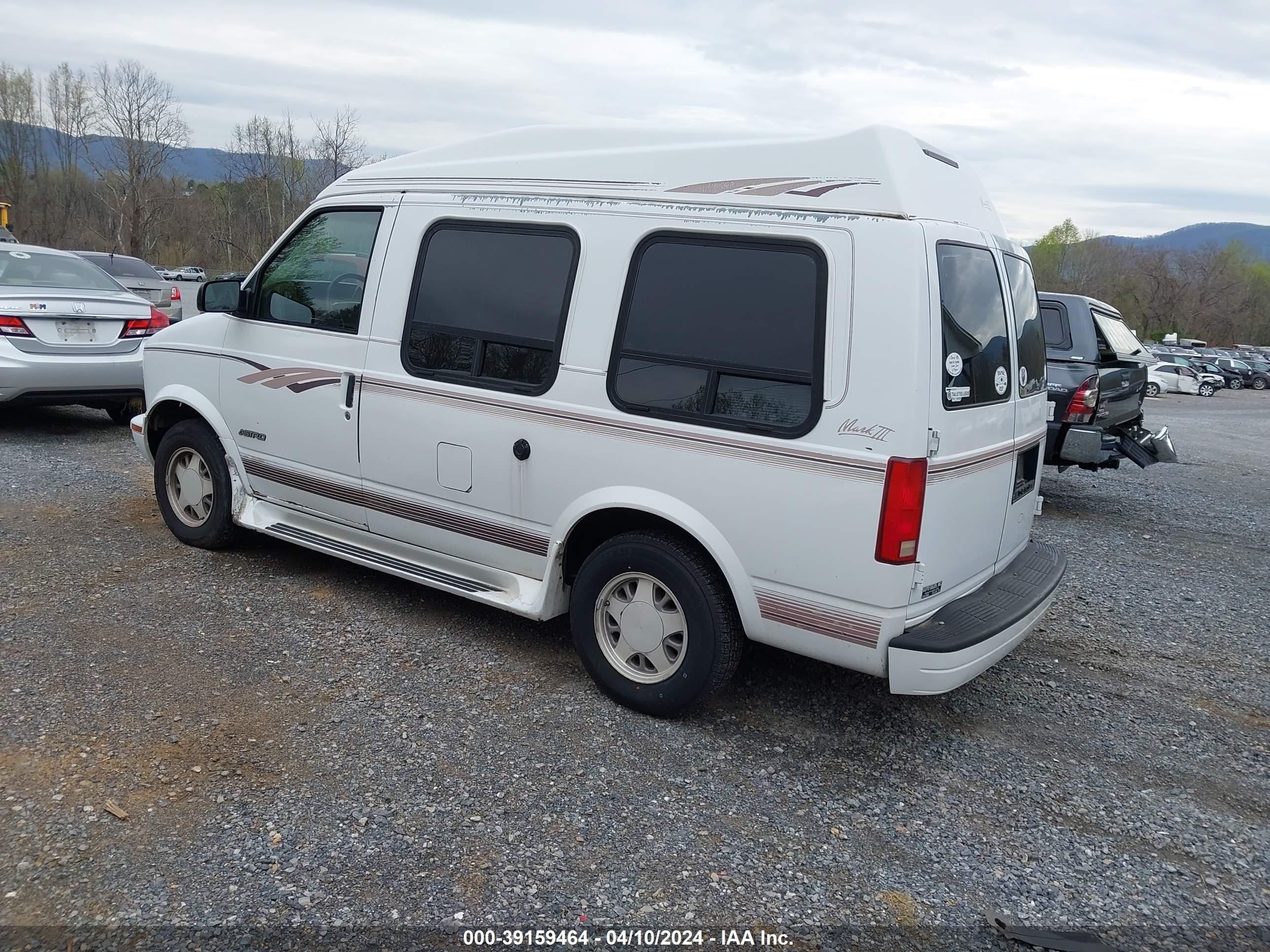 Photo 2 VIN: 1GBDM19W4SB148229 - CHEVROLET ASTRO 