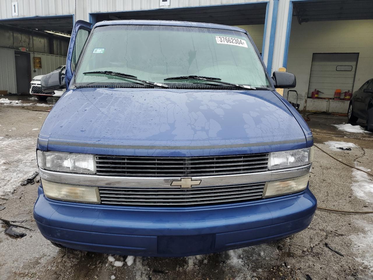 Photo 4 VIN: 1GBDM19W8VB118428 - CHEVROLET ASTRO 