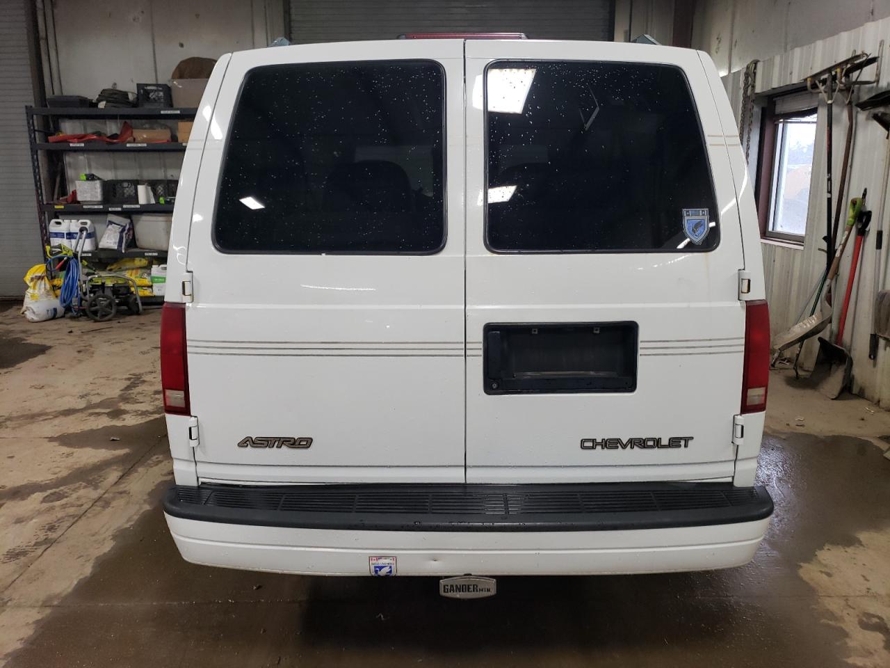 Photo 5 VIN: 1GBDM19X42B113327 - CHEVROLET ASTRO 