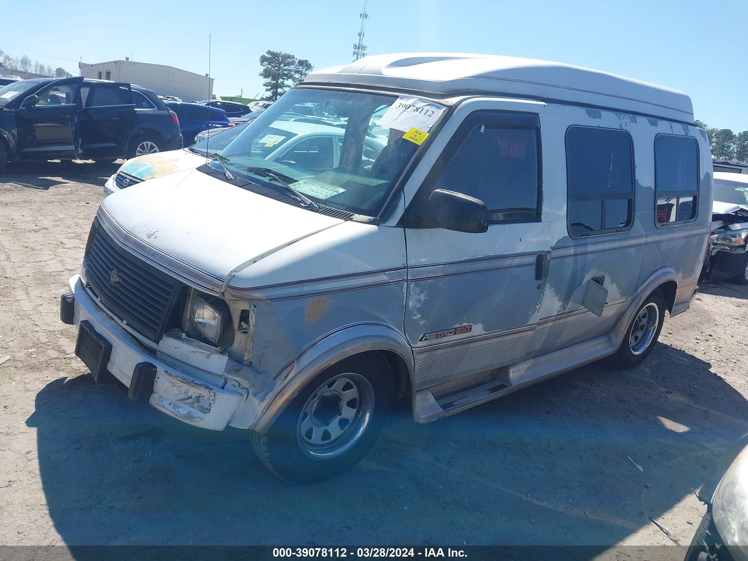 Photo 1 VIN: 1GBDM19Z1MB197594 - CHEVROLET ASTRO 