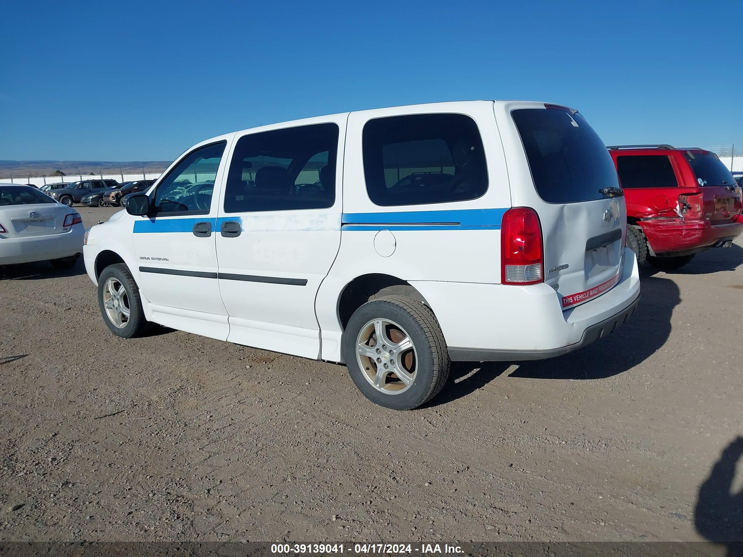 Photo 2 VIN: 1GBDV13W38D196341 - CHEVROLET UPLANDER 