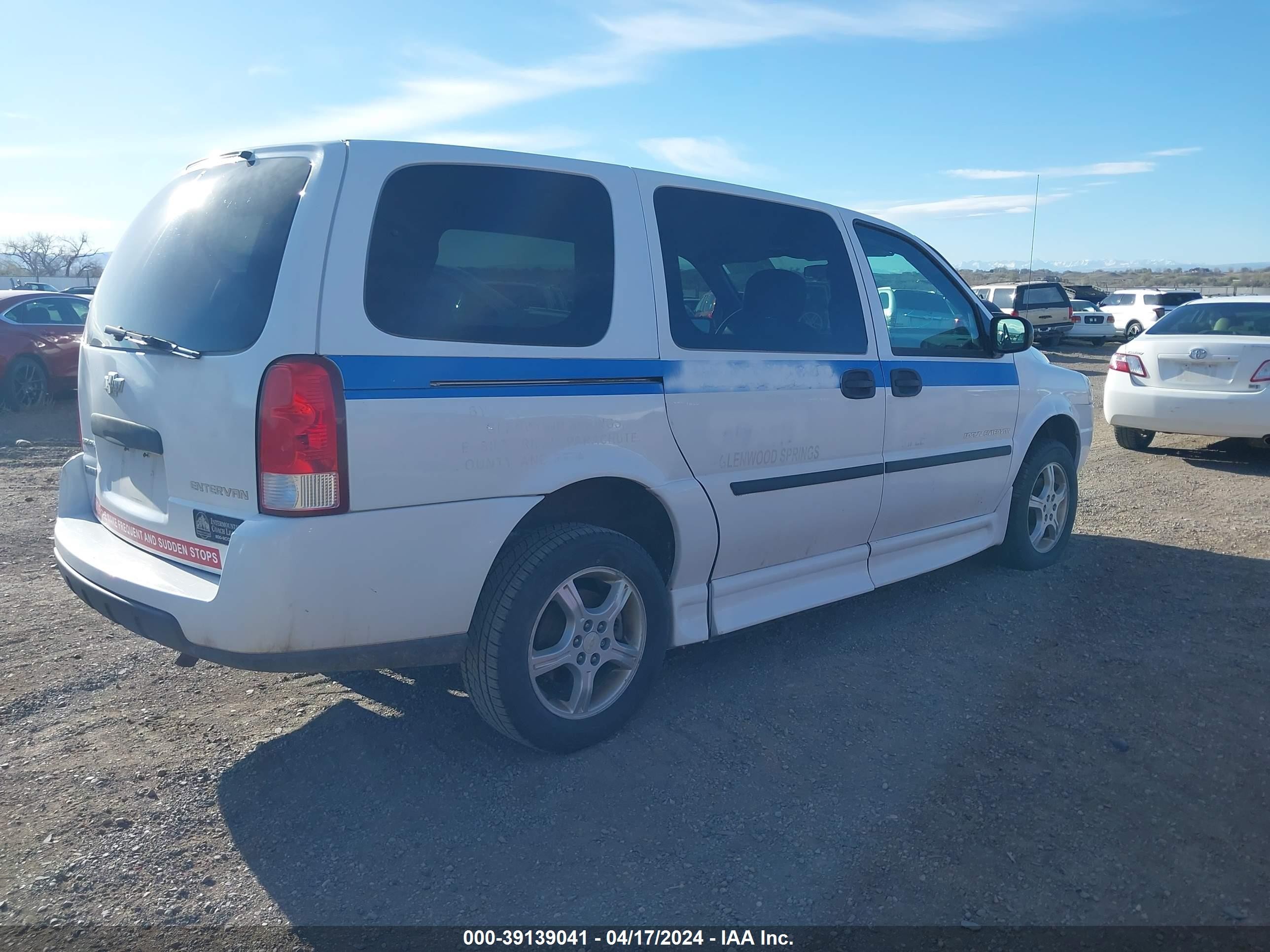 Photo 3 VIN: 1GBDV13W38D196341 - CHEVROLET UPLANDER 