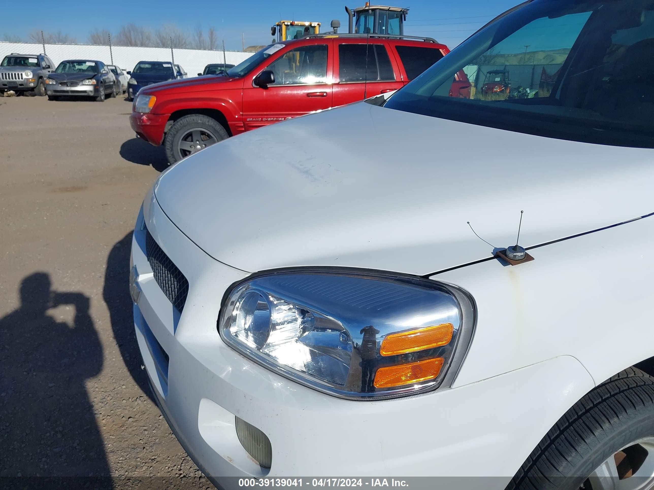 Photo 5 VIN: 1GBDV13W38D196341 - CHEVROLET UPLANDER 