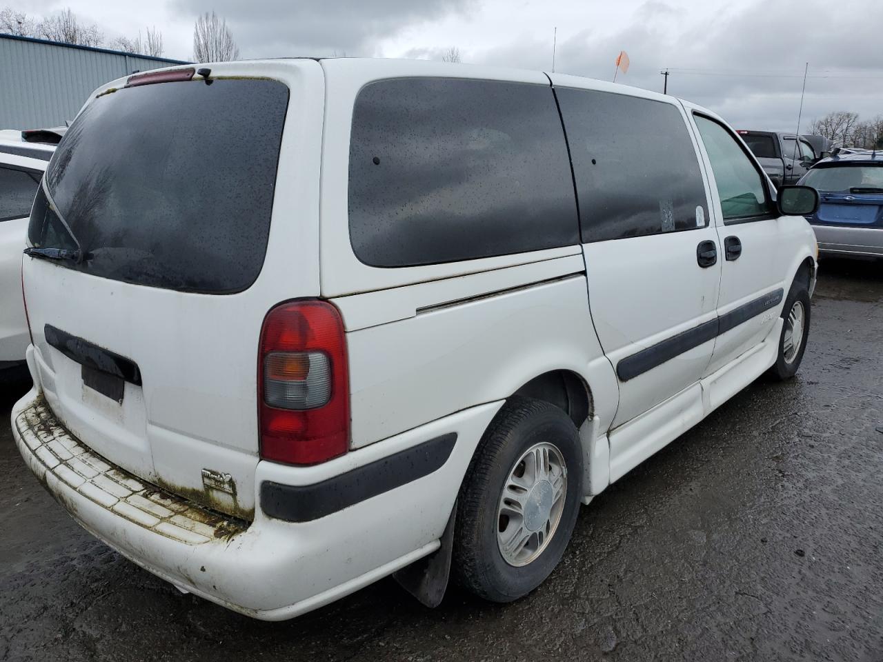 Photo 2 VIN: 1GBDX23E43D257969 - CHEVROLET VENTURE 